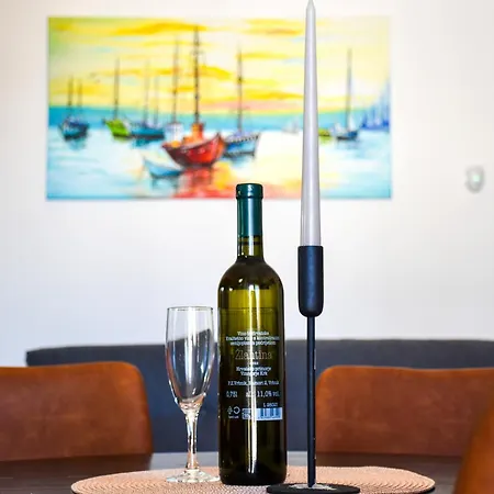 Ceko Apartment *